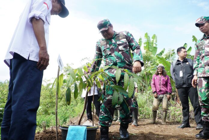 Dandim 0611/Garut, Letkol Czi Dhanisworo Hadiri Gelar Aksi Penanaman Pohon dalam Rangka Lingkungan Hidup Indonesia