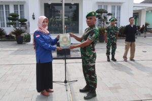 Kodim 0611/Garut Salurkan Bantuan 1000 Al-Quran Dari Gerakan Sedekah Jum’at (GSJ) Bekasi Untuk Pesantren dan Madrasah di Pelosok Garut